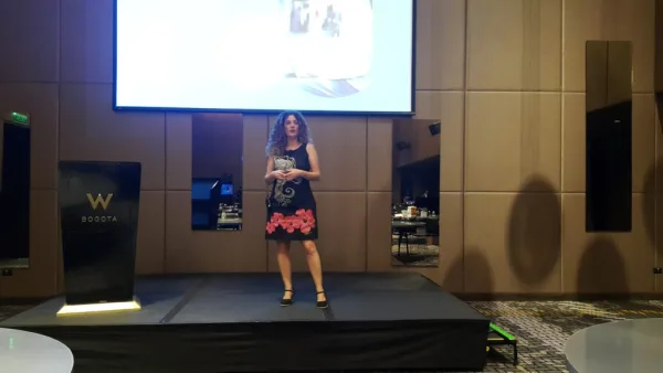 Débora Slotnisky, conferencista para eventos corporativos sobre Inteligencia Artificial