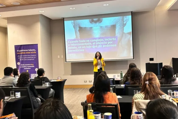Paola Canessa, conferencista para eventos corporativos sobre Seguridad Psicológica