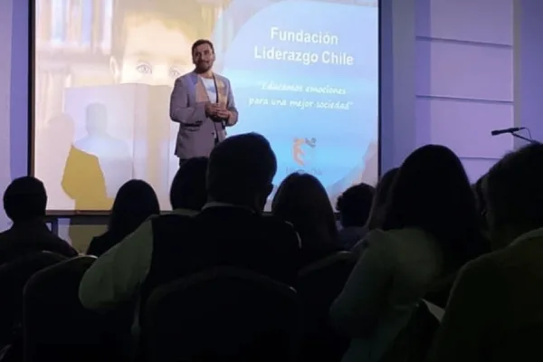 Arnaldo Canales, conferencista para eventos corporativos sobre Liderazgo Organizacional