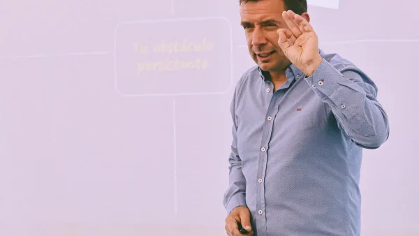 Mauricio Espina facilitando una charla interactiva.