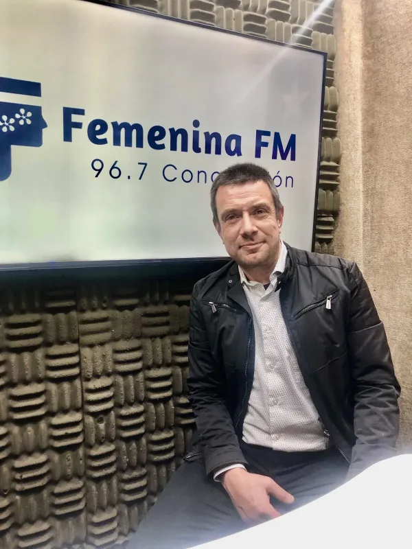 Mauricio Espina en entrevista de radio.