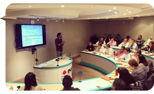 Armando Regil Velasco, conferencista para eventos corporativos sobre Liderazgo Creativo
